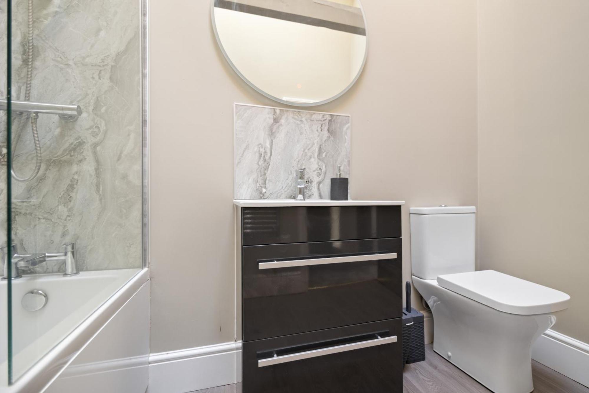 Whiskawaystays - Victoria House - Apartment 6 Вустер Экстерьер фото
